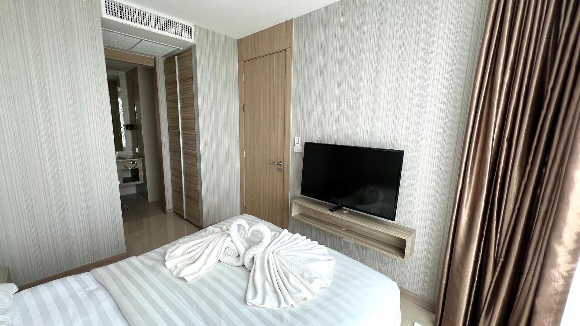 Riviera Jomtien L High Floor L 4 Pools L Sauna L Gym อพาร์ทเม้น Pattaya