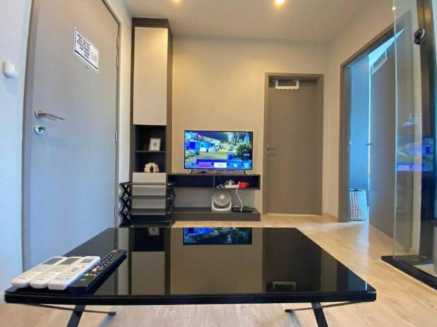 อพาร์ทเม้น Base Quiet King-bed With Infinity Pool & Free Netflix!