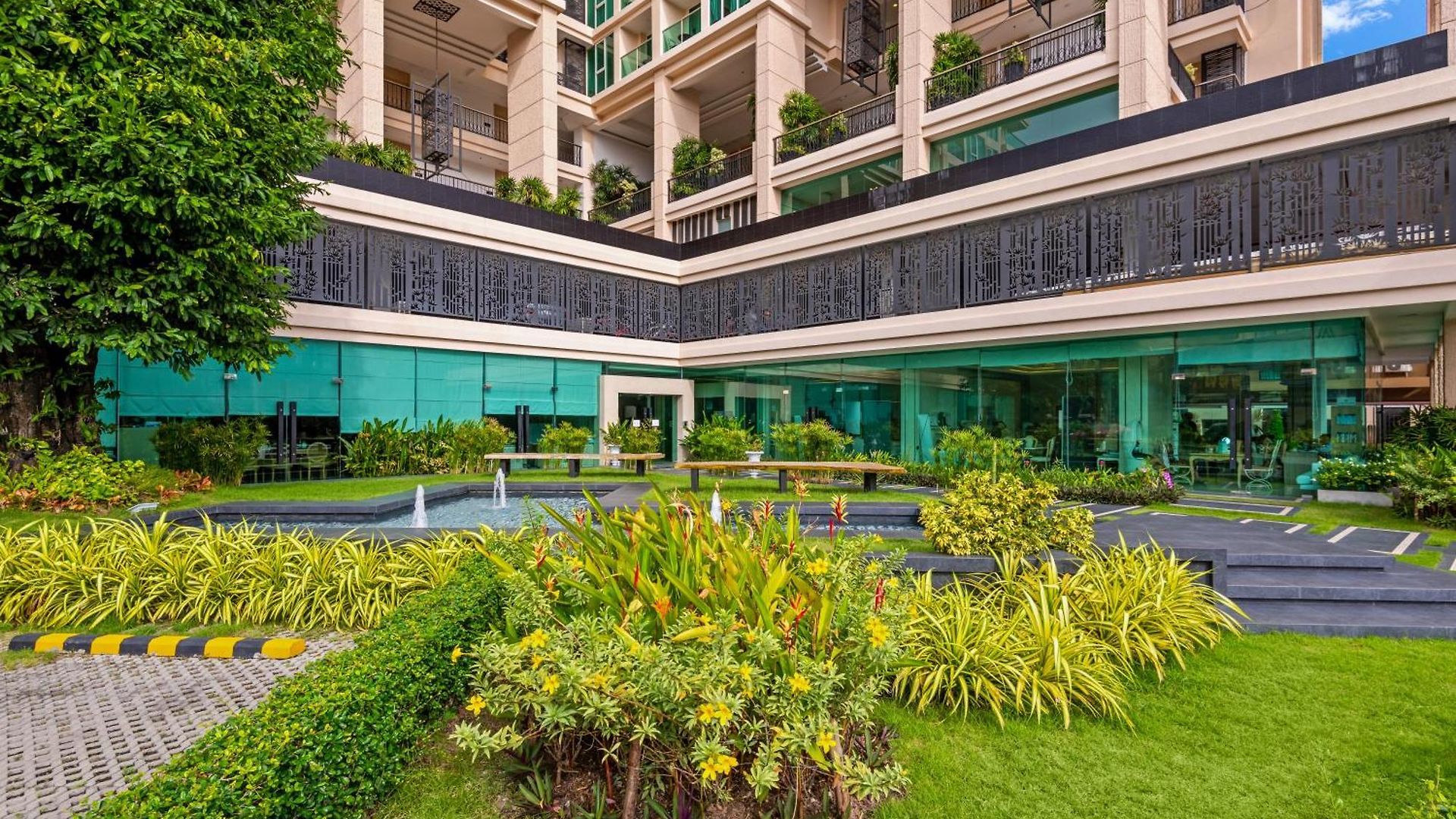 อพาร์ทเม้น Rare Panoramic Sea, & Mountain Views - Xxl Balcony - 1gbps Blazing Fast Free Wifi - Pool - Gym - Pool Table - Steam - Sauna - Bar Pattaya