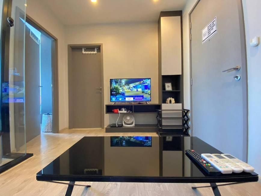 Base Quiet King-bed With Infinity Pool & Free Netflix! อพาร์ทเม้น Pattaya