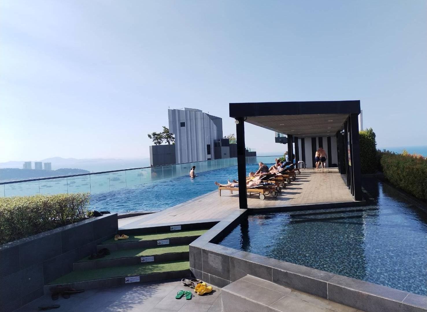 อพาร์ทเม้น The Base By Uricity Pattaya