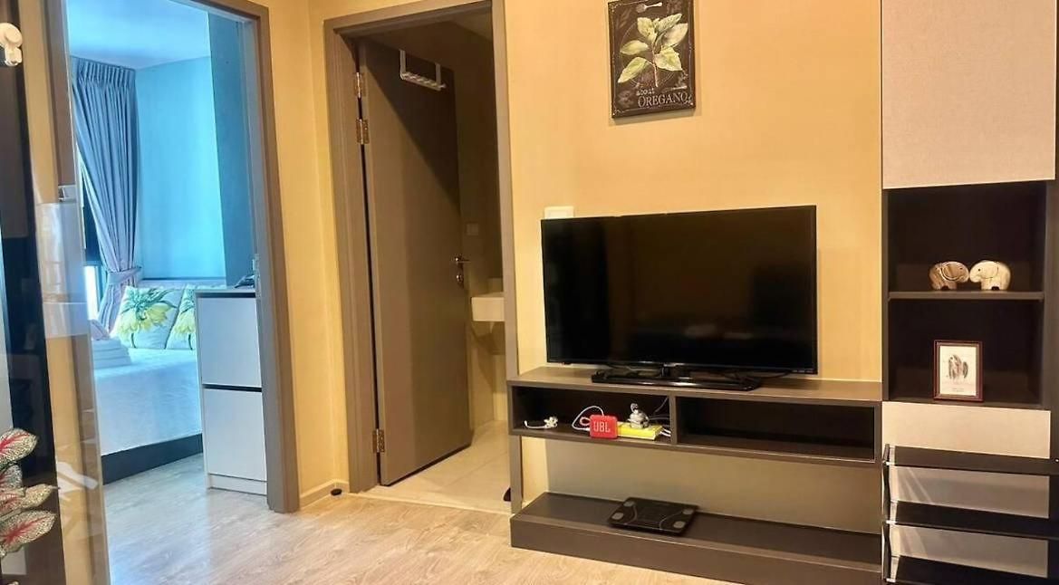 อพาร์ทเม้น Base Quiet King-bed With Infinity Pool & Free Netflix! *