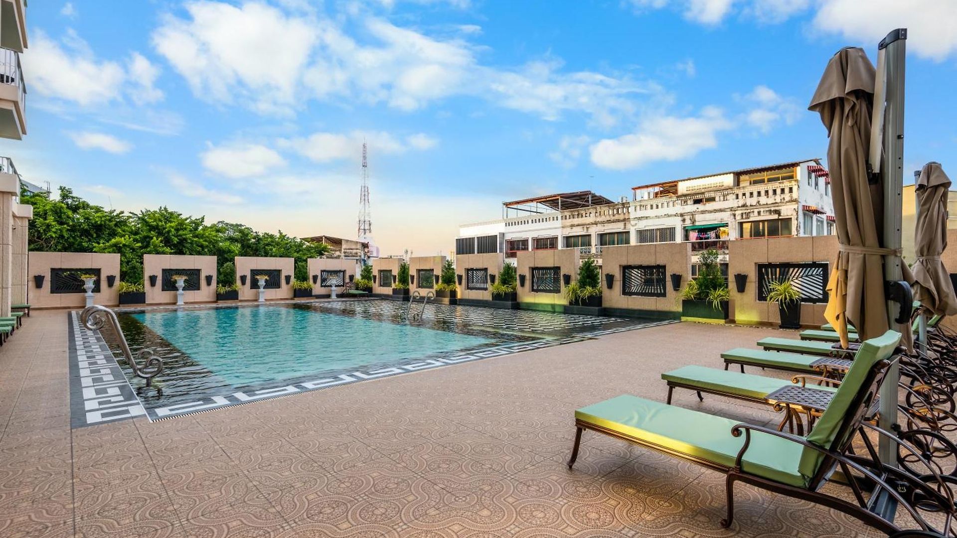 Rare Panoramic Sea, & Mountain Views - Xxl Balcony - 1gbps Blazing Fast Free Wifi - Pool - Gym - Pool Table - Steam - Sauna - Bar อพาร์ทเม้น Pattaya