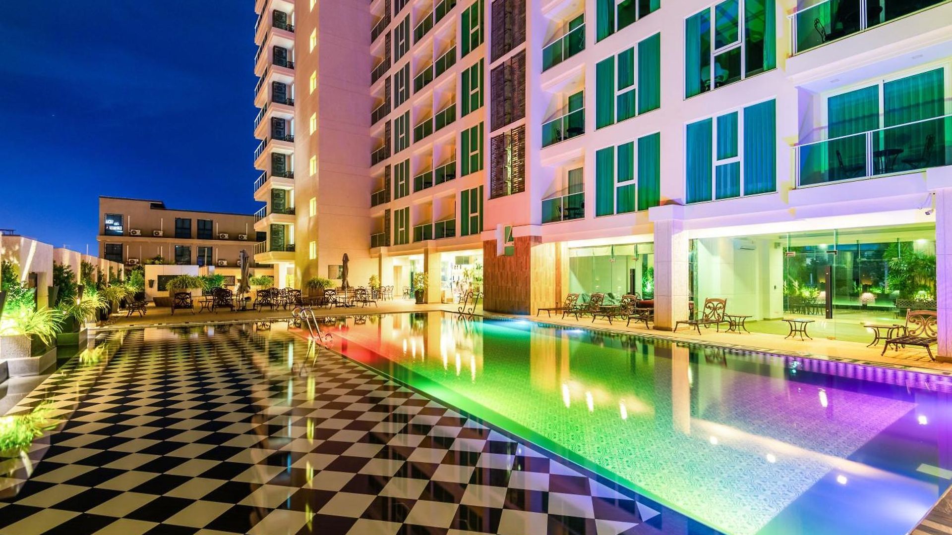Rare Panoramic Sea, & Mountain Views - Xxl Balcony - 1gbps Blazing Fast Free Wifi - Pool - Gym - Pool Table - Steam - Sauna - Bar Pattaya