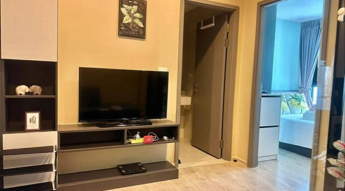 อพาร์ทเม้น Base Quiet King-bed With Infinity Pool & Free Netflix! Pattaya