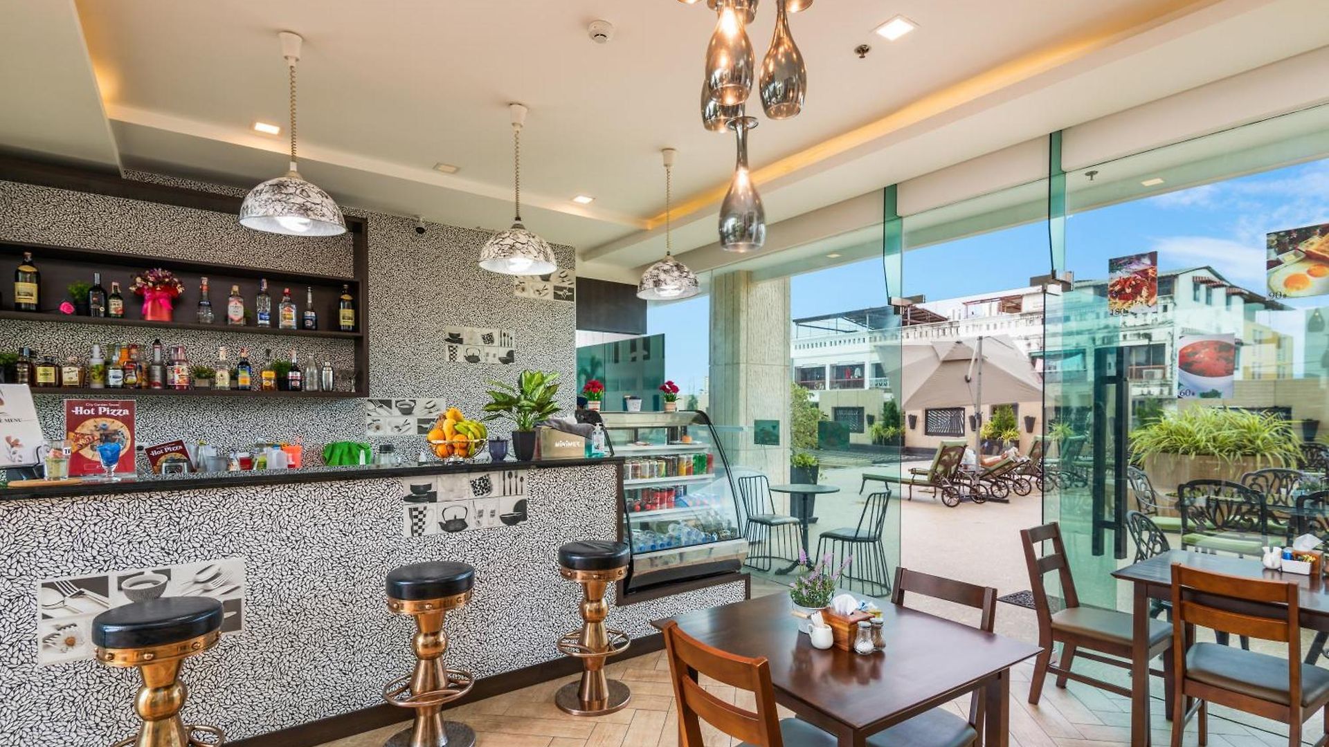 Rare Panoramic Sea, & Mountain Views - Xxl Balcony - 1gbps Blazing Fast Free Wifi - Pool - Gym - Pool Table - Steam - Sauna - Bar อพาร์ทเม้น Pattaya
