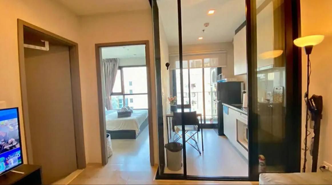 อพาร์ทเม้น Base Quiet King-bed With Infinity Pool & Free Netflix!