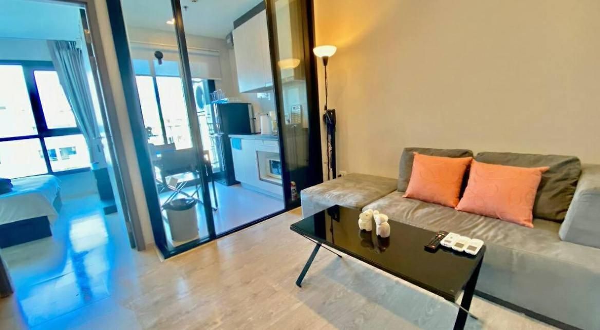 อพาร์ทเม้น Base Quiet King-bed With Infinity Pool & Free Netflix!