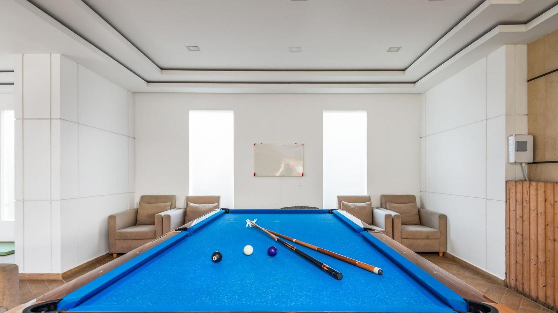 อพาร์ทเม้น Rare Panoramic Sea, & Mountain Views - Xxl Balcony - 1gbps Blazing Fast Free Wifi - Pool - Gym - Pool Table - Steam - Sauna - Bar