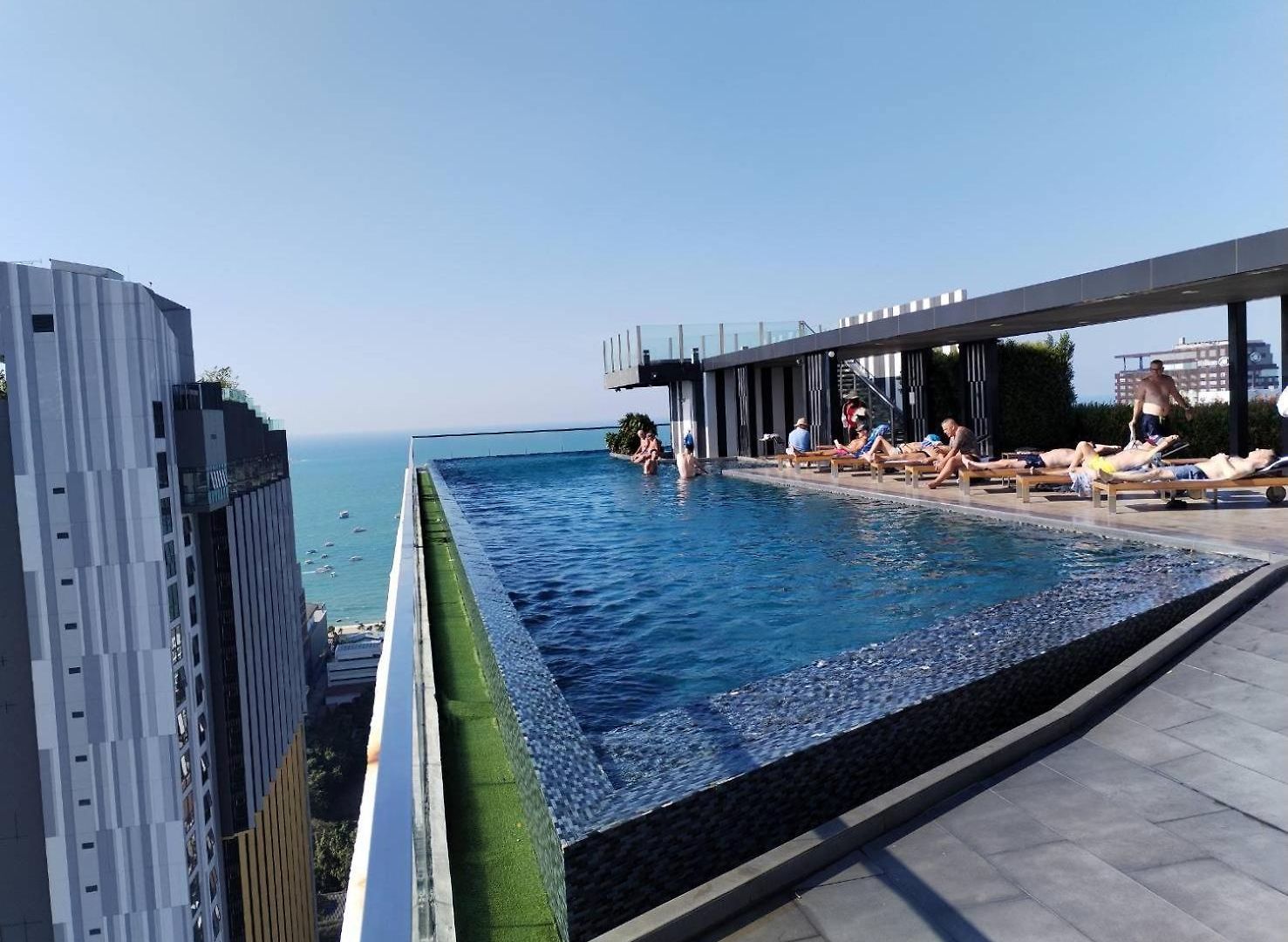 อพาร์ทเม้น The Base By Uricity Pattaya