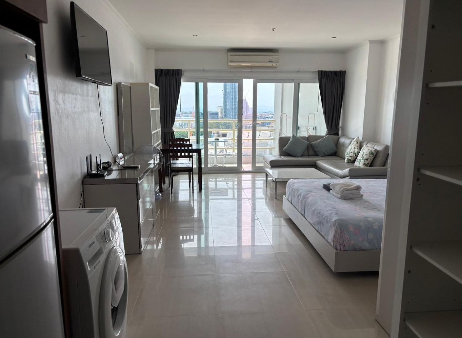 อพาร์ทเม้น View Talay 6 By Anatolia *