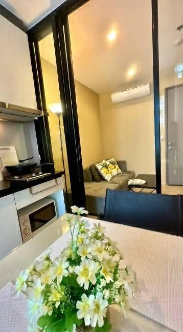 อพาร์ทเม้น Base Quiet King-bed With Infinity Pool & Free Netflix! Pattaya