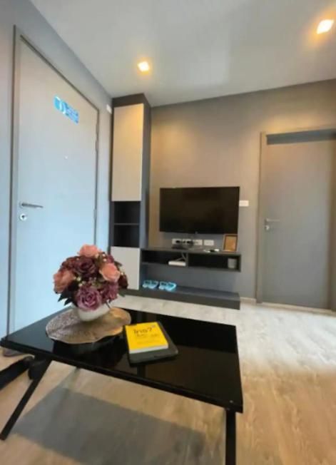 อพาร์ทเม้น Base Quiet King-bed With Infinity Pool & Free Netflix! Pattaya