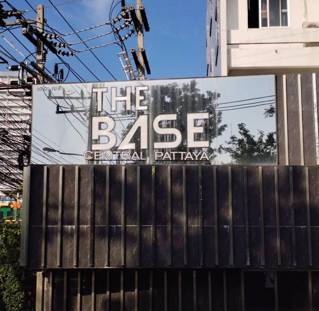อพาร์ทเม้น The Base By Uricity