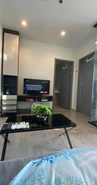 อพาร์ทเม้น Base Quiet King-bed With Infinity Pool & Free Netflix! *