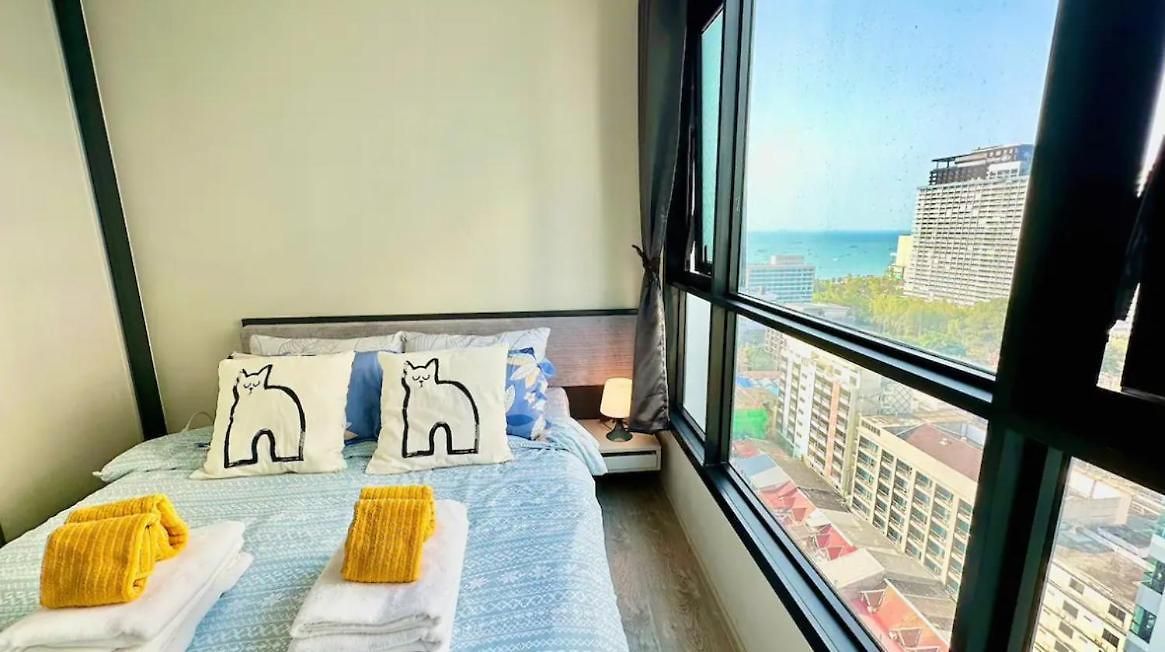 อพาร์ทเม้น Base Quiet King-bed With Infinity Pool & Free Netflix!