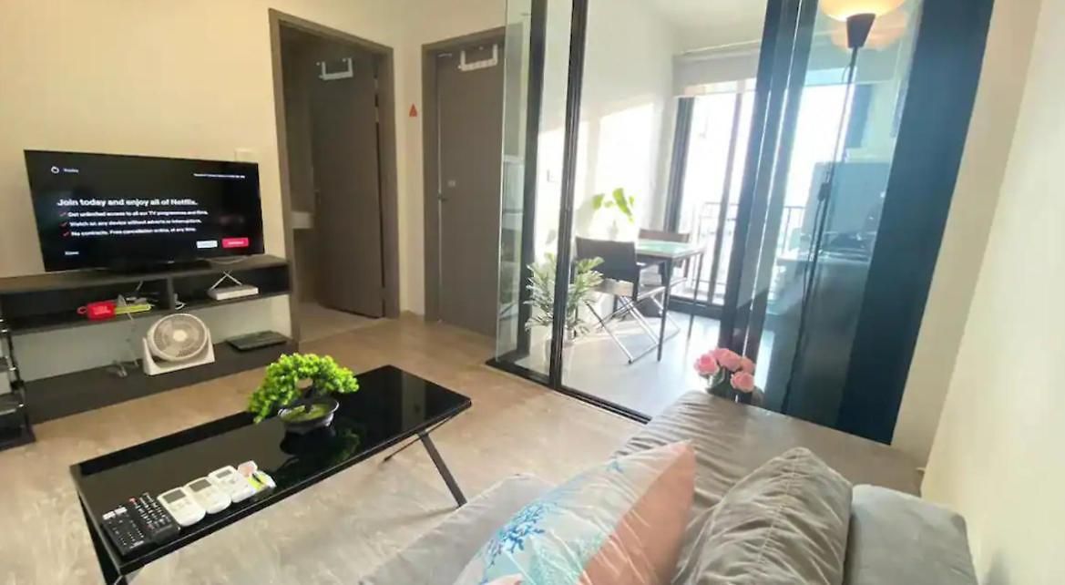 Base Quiet King-bed With Infinity Pool & Free Netflix! * Pattaya