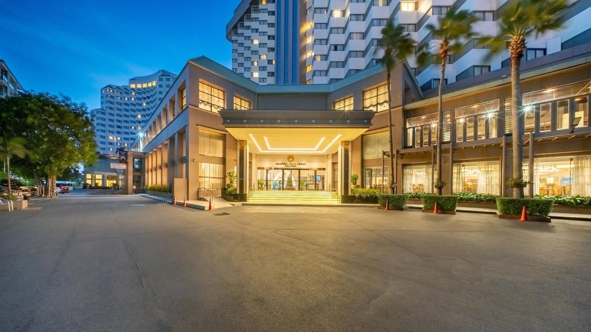 Jomtien Palm & - Family-friendly 5* Pattaya