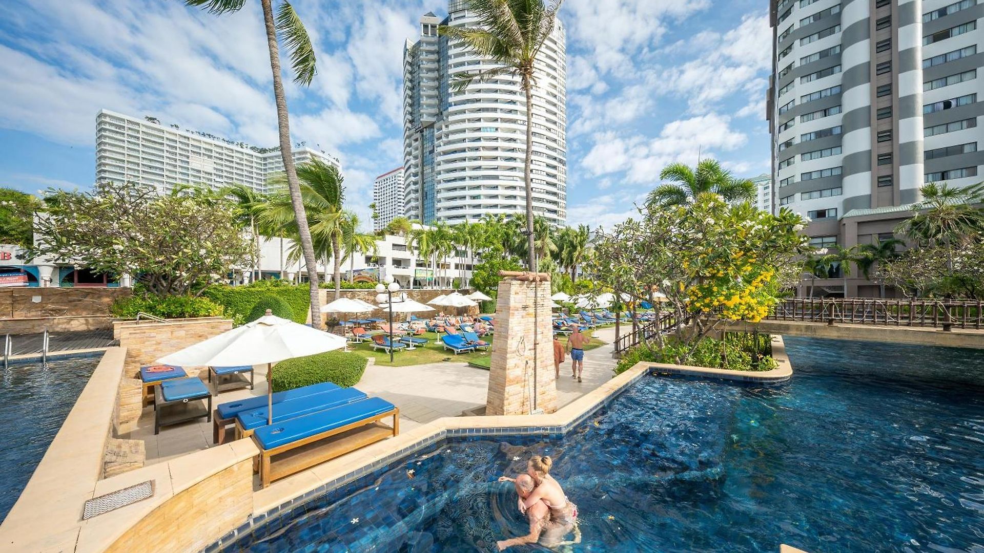 โรงแรม Jomtien Palm & - Family-friendly 5*