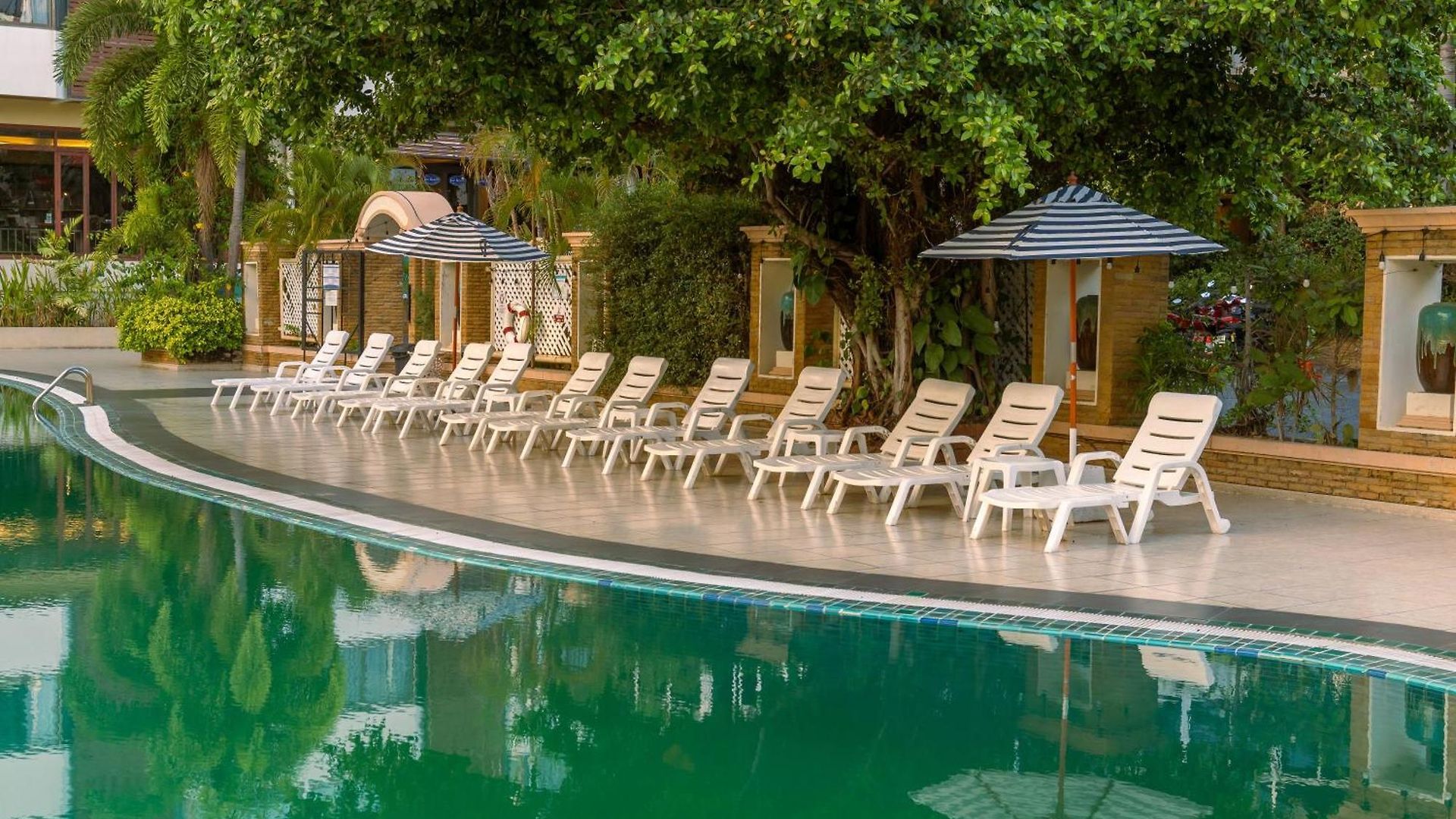Mountain & Convention Center 4* Pattaya