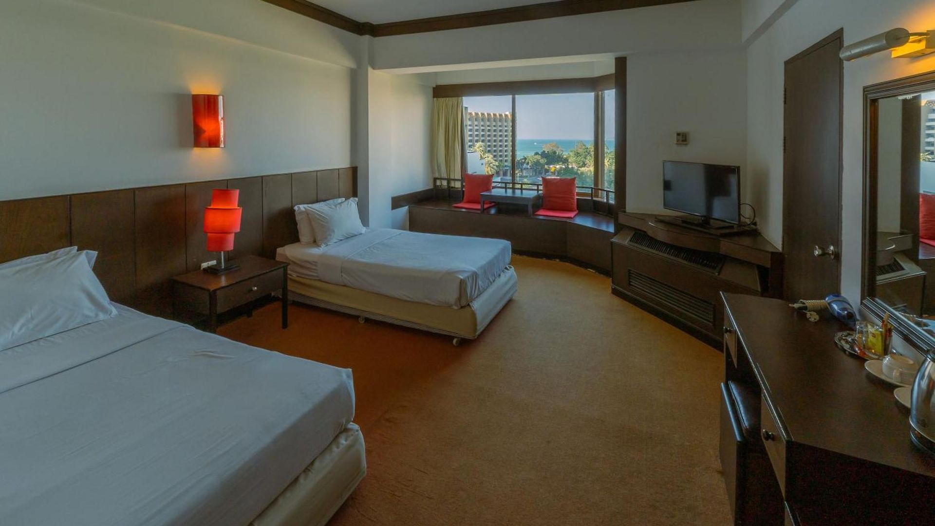 Mountain & Convention Center Hotel