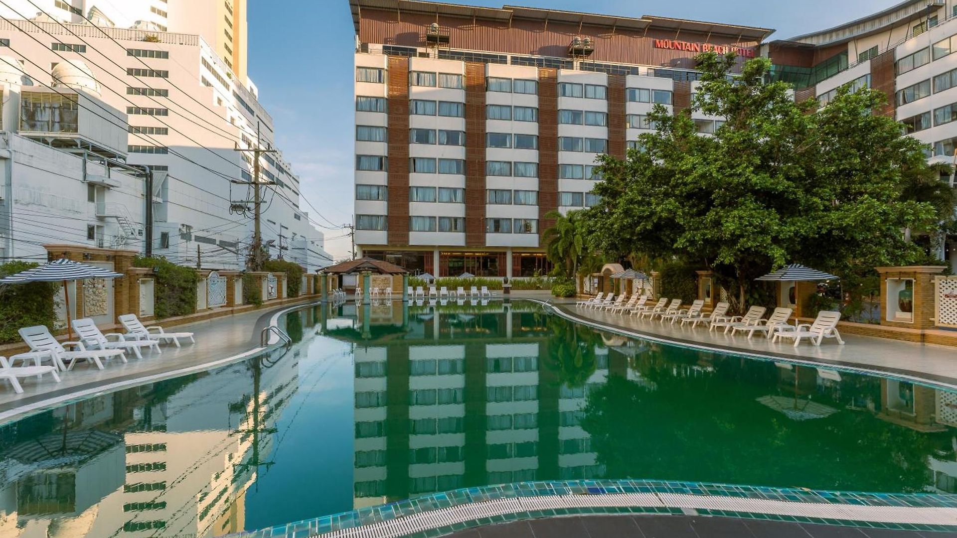 Mountain & Convention Center Hotel