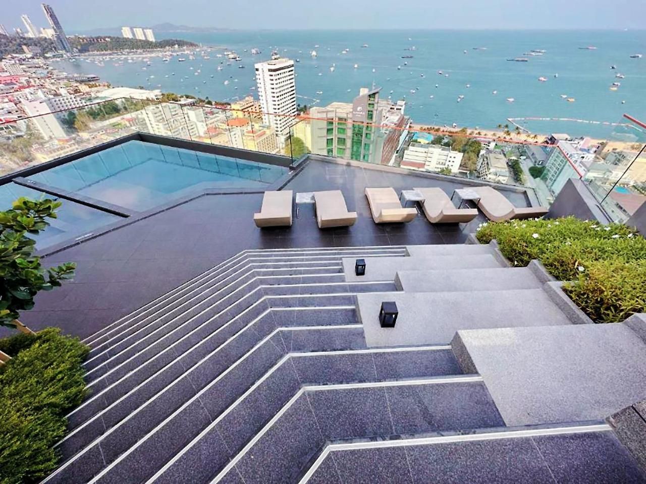 Luxury Edge Seaview อพาร์ทเม้น Pattaya