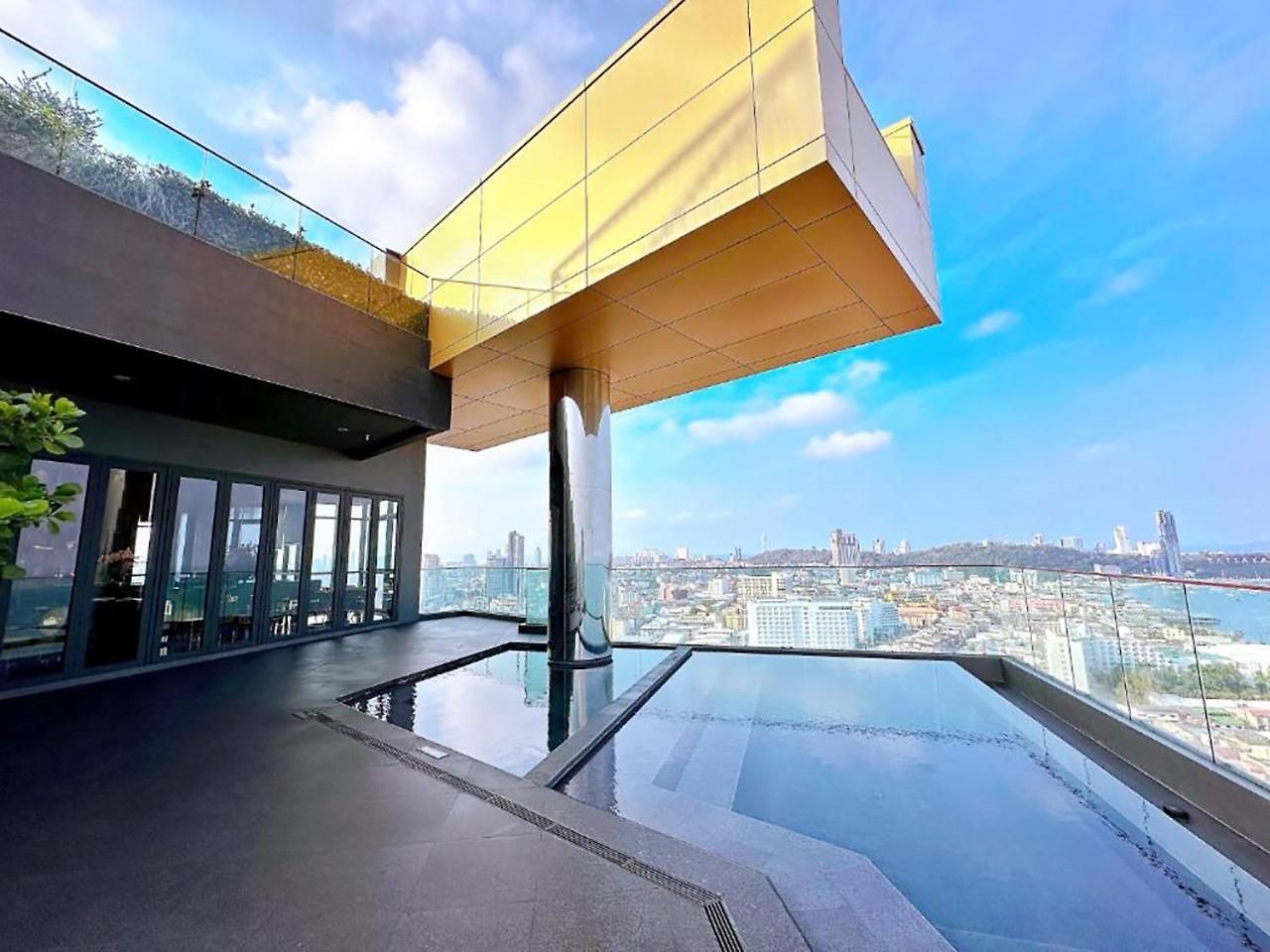 Luxury Edge Seaview อพาร์ทเม้น *