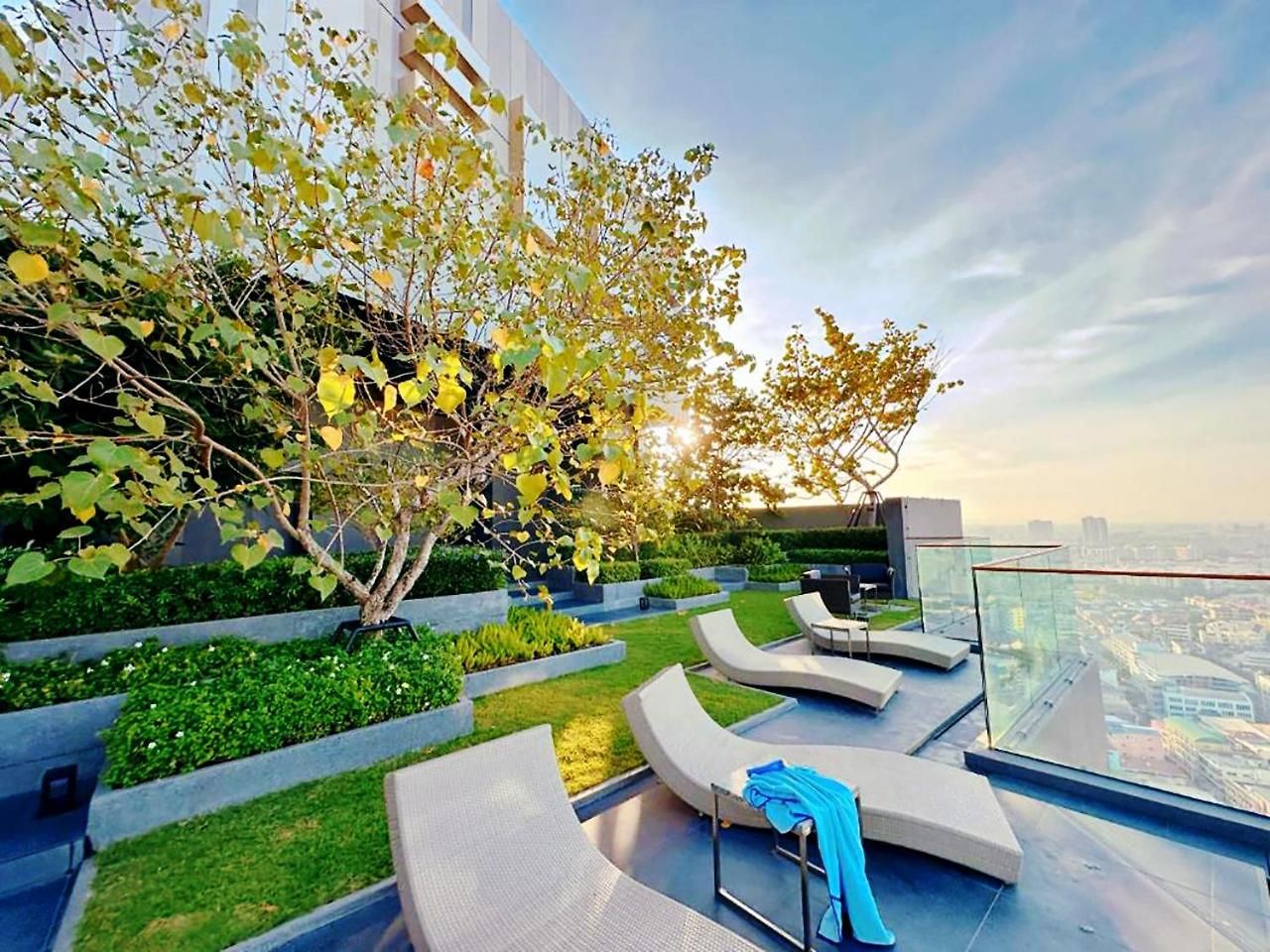อพาร์ทเม้น Luxury Edge Seaview Pattaya