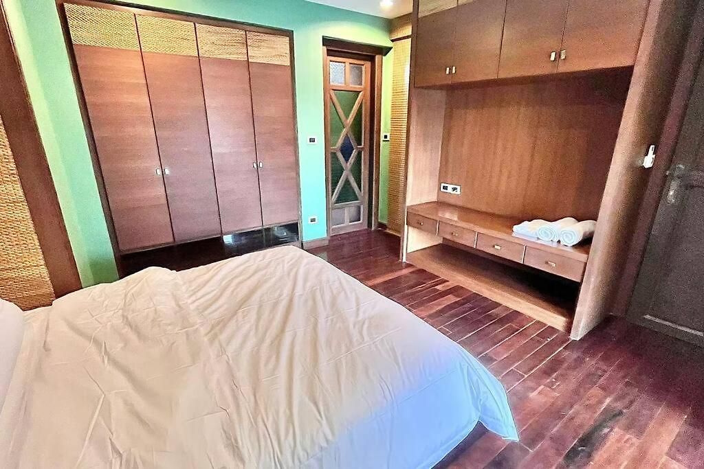 H6市中心 唐人街 航站楼 风月街五房芭提雅海天-泳池别墅o วิลล่า *
