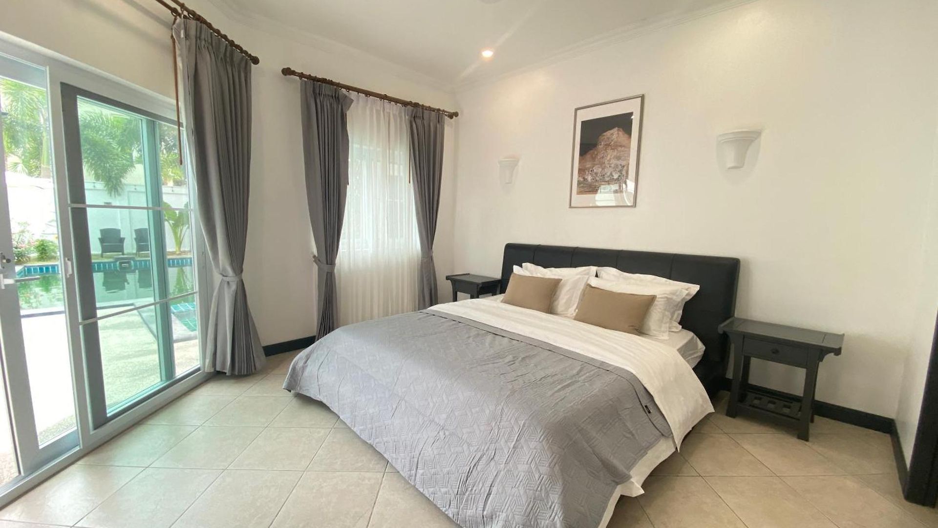 H1市中心稀有的直达私家海滩的现代豪华泳池别墅h Villa Pattaya