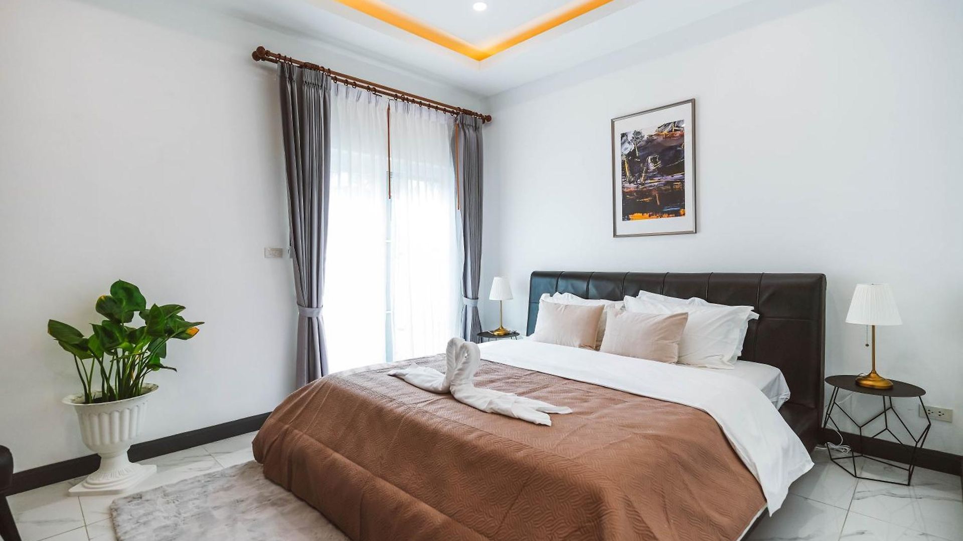 Villa H1市中心稀有的直达私家海滩的现代豪华泳池别墅h *
