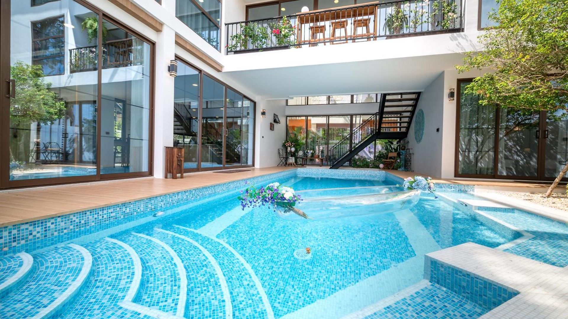 市中心近海6卧奢华泳池别墅alden Design Pool *