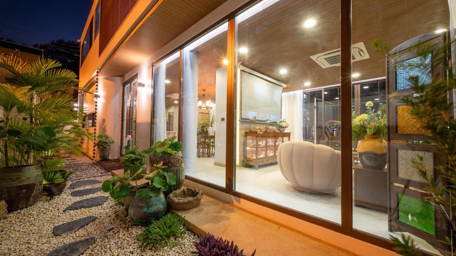 市中心近海6卧奢华泳池别墅alden Design Pool * Pattaya