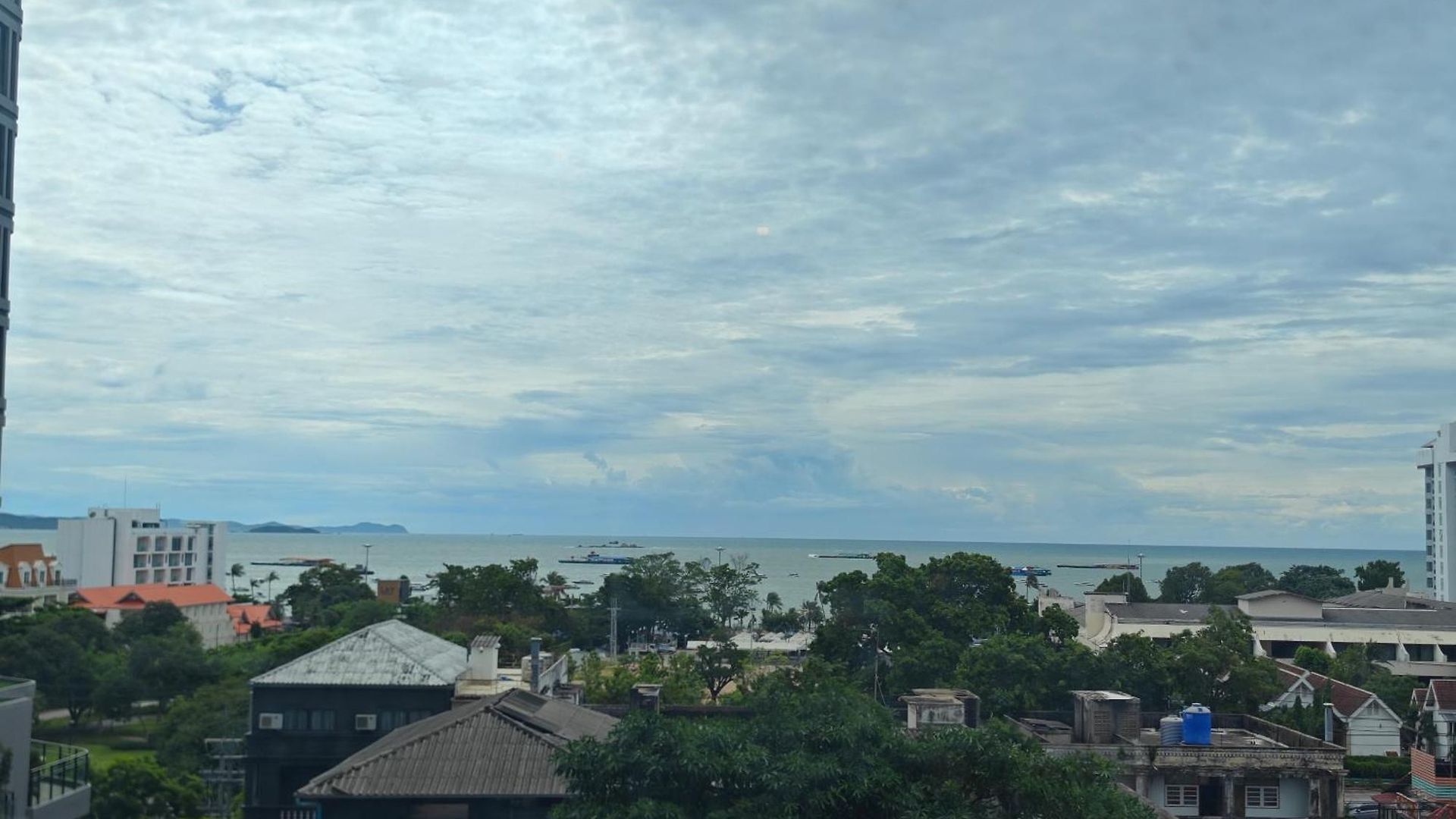 อพาร์ทเม้น 芭提雅中心海公寓唯美日落情侣度假 Pattaya