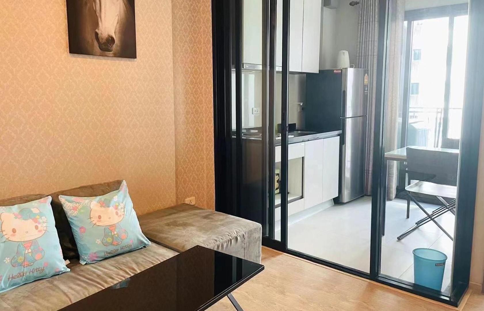 Apartment The Base市中心网红超大泳池 高速网络