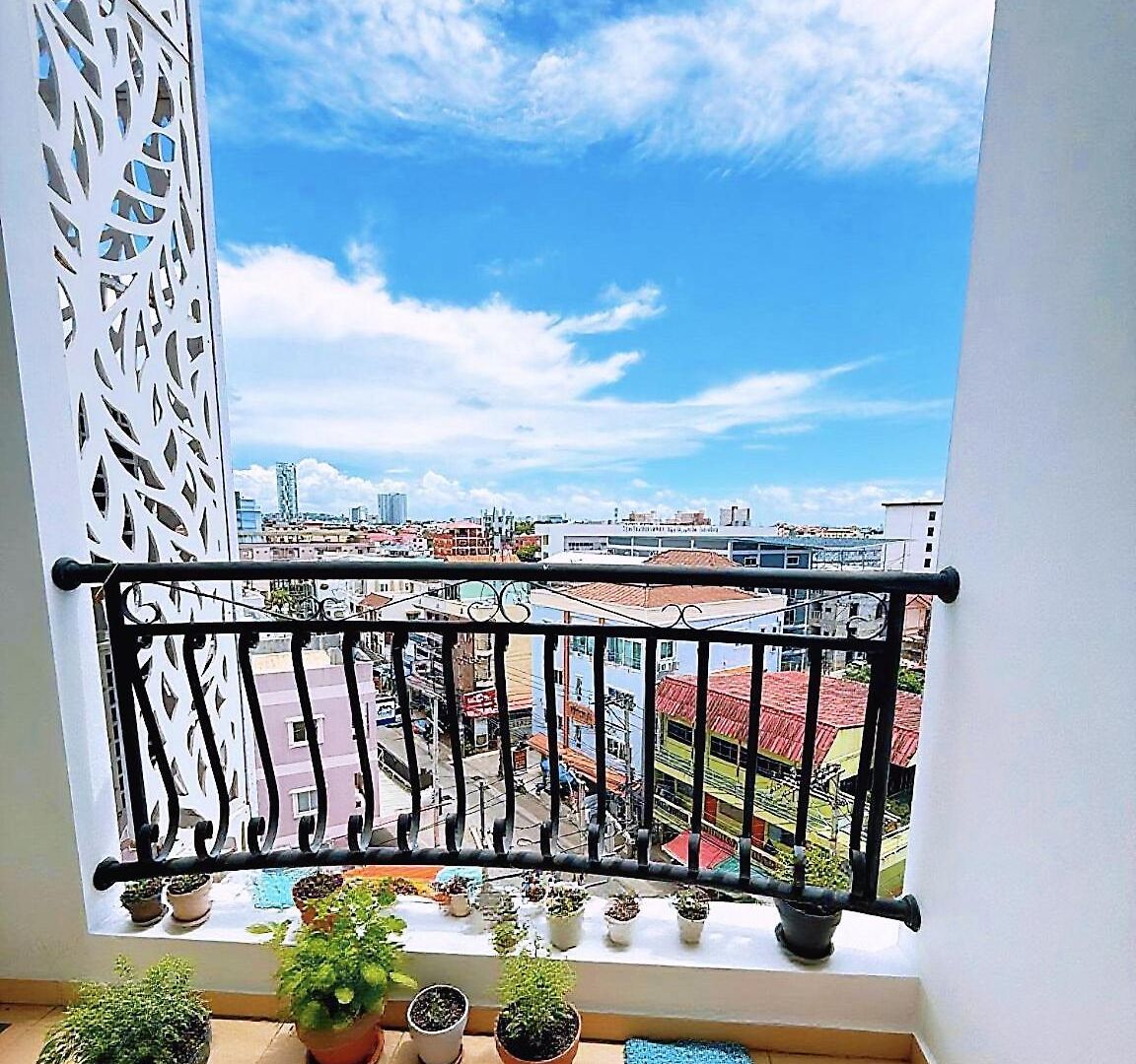 Apartment 芭提雅市中心高端泳池花园公寓 椰子树下步行街旁 Pattaya