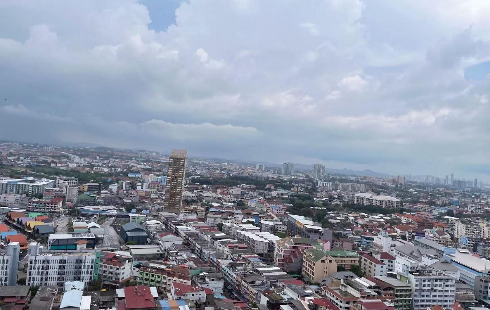 อพาร์ทเม้น 网红公寓thebasc Pattaya