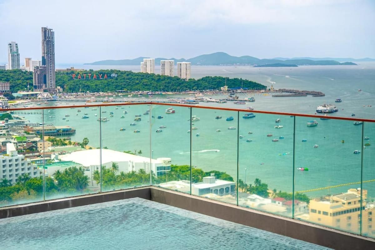 芭提雅edge极致高端景观房-海景城景巨大顶楼泳池-健身房按摩房乒乓球室花园餐厅 Pattaya