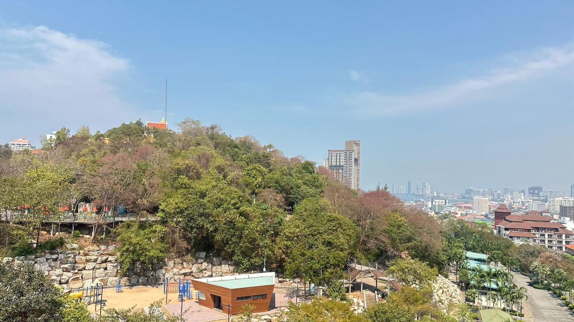 The Axis Pattayaใจกลางเมืองวิวทะเลภูเขา
