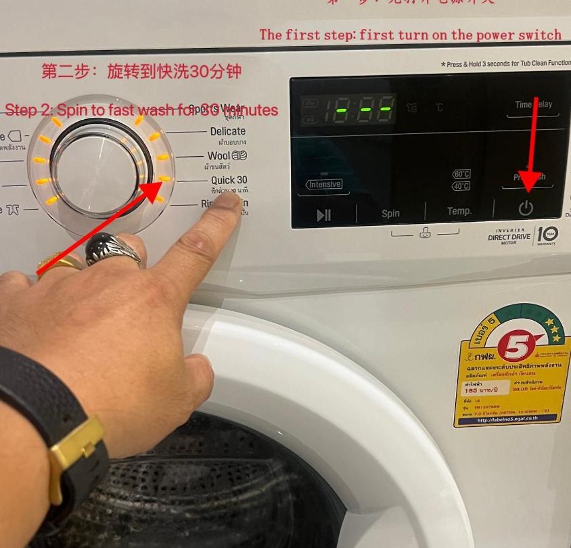 芭提雅中天维塔拉奢华黄金风格酒店公寓中天汽车站旁边 อพาร์ทเม้น