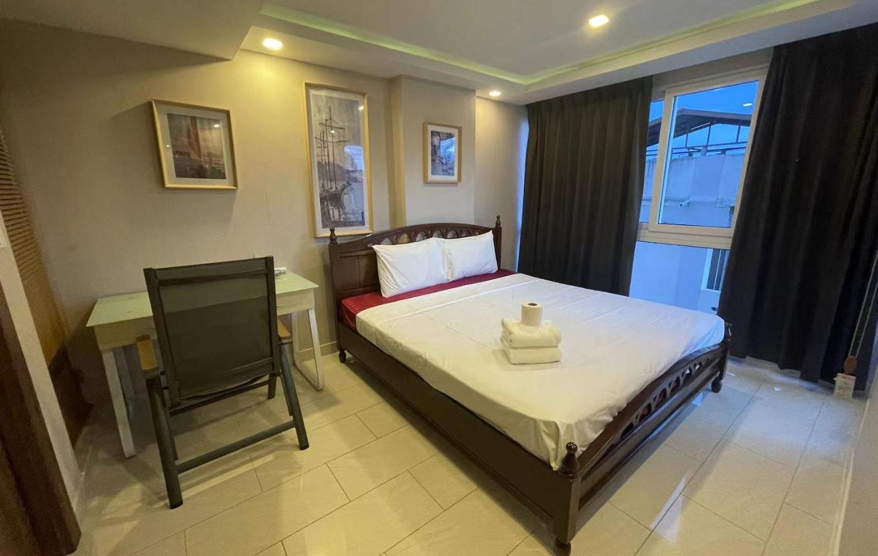 林荫大道公寓grand Avenue Codon 超大泳池 素质极高的公寓 Pattaya