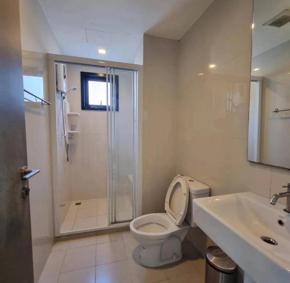 Apartment The Base市中心网红超大泳池 高速网络 Pattaya