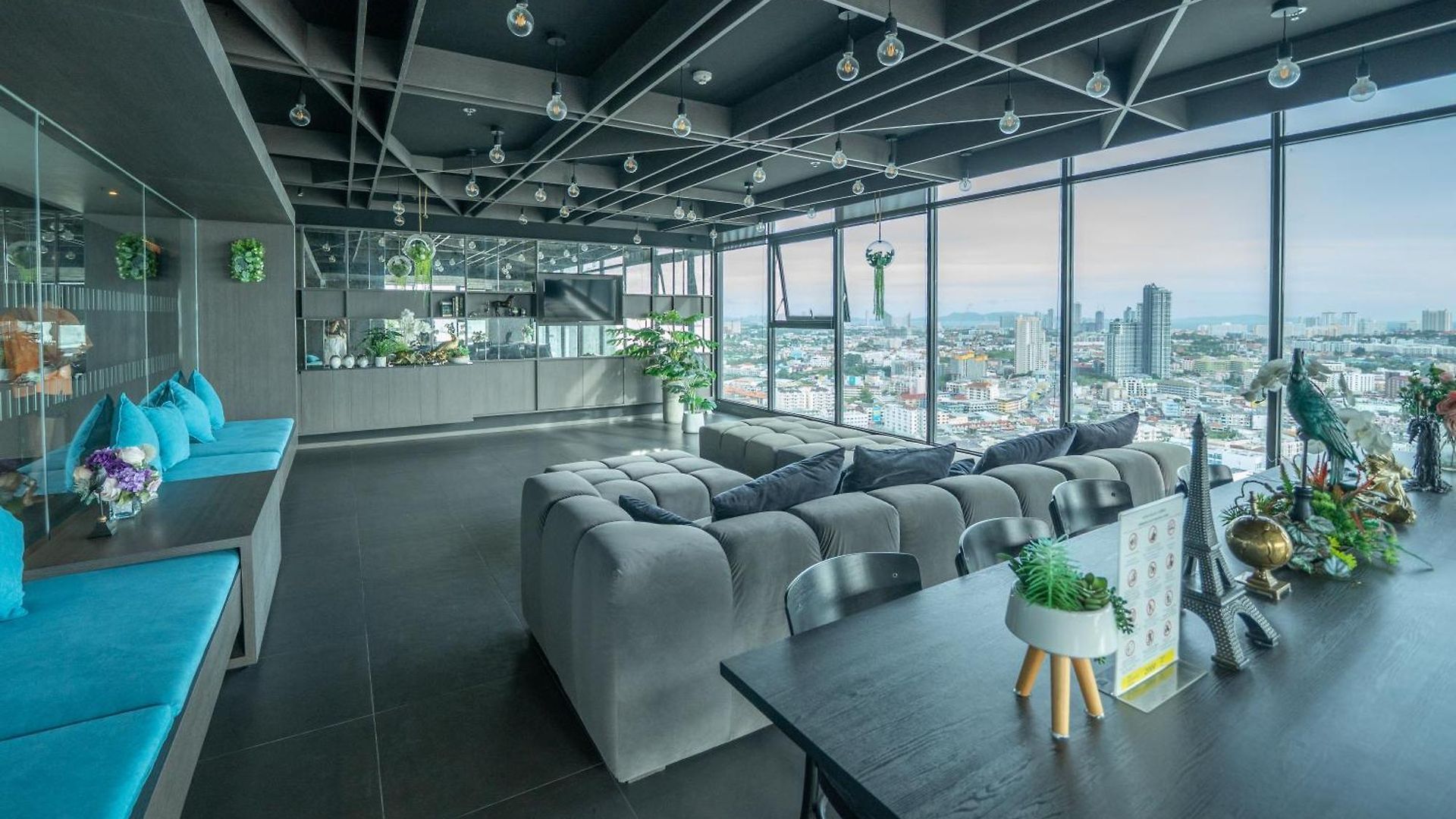 อพาร์ทเม้น The Base 市中心公寓