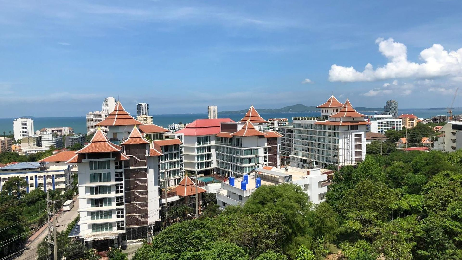 อพาร์ทเม้น The Axis Pattayaใจกลางเมืองวิวทะเลภูเขา Pattaya