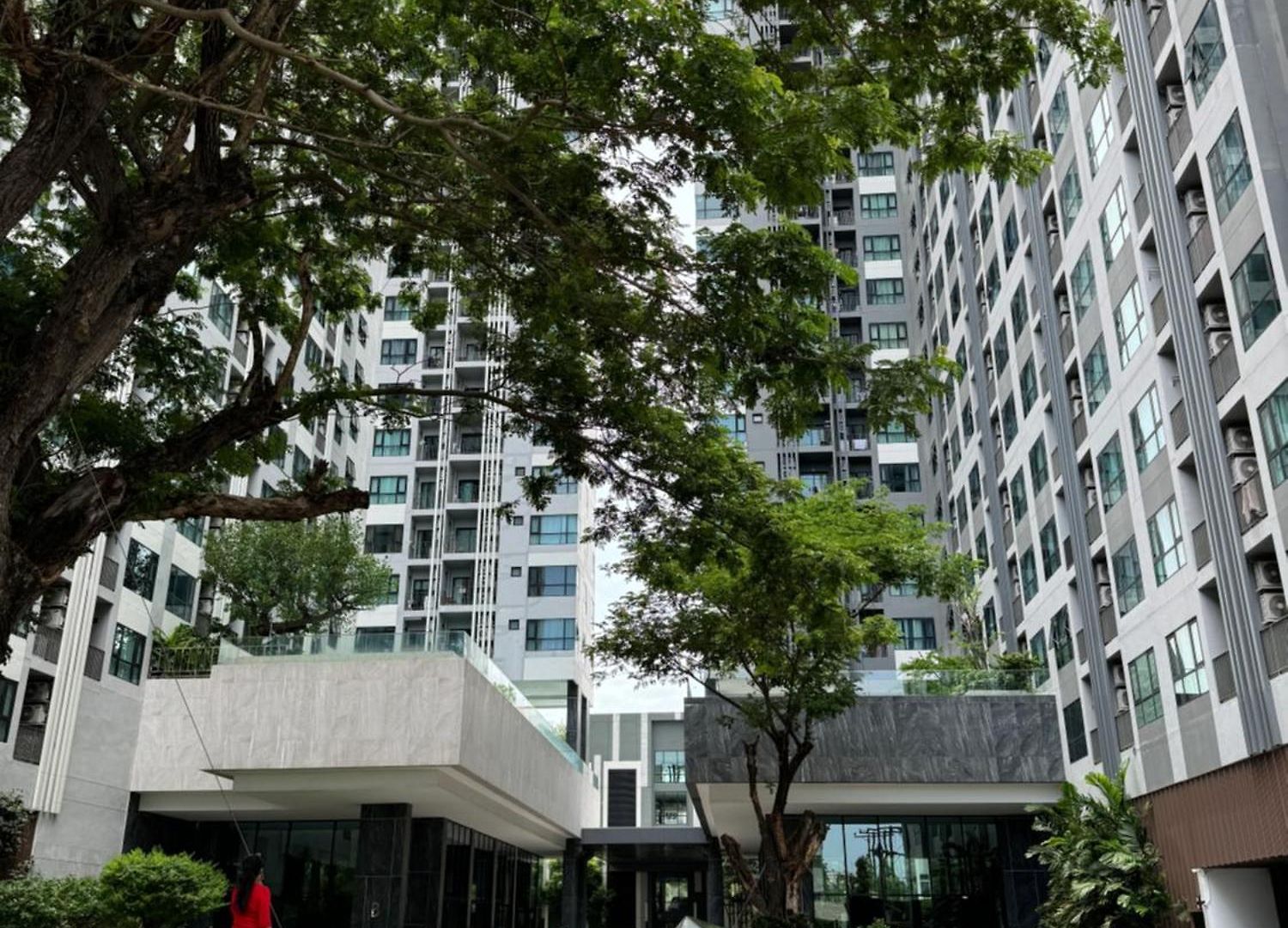芭提雅中心地区 The Base 高档公寓酒店