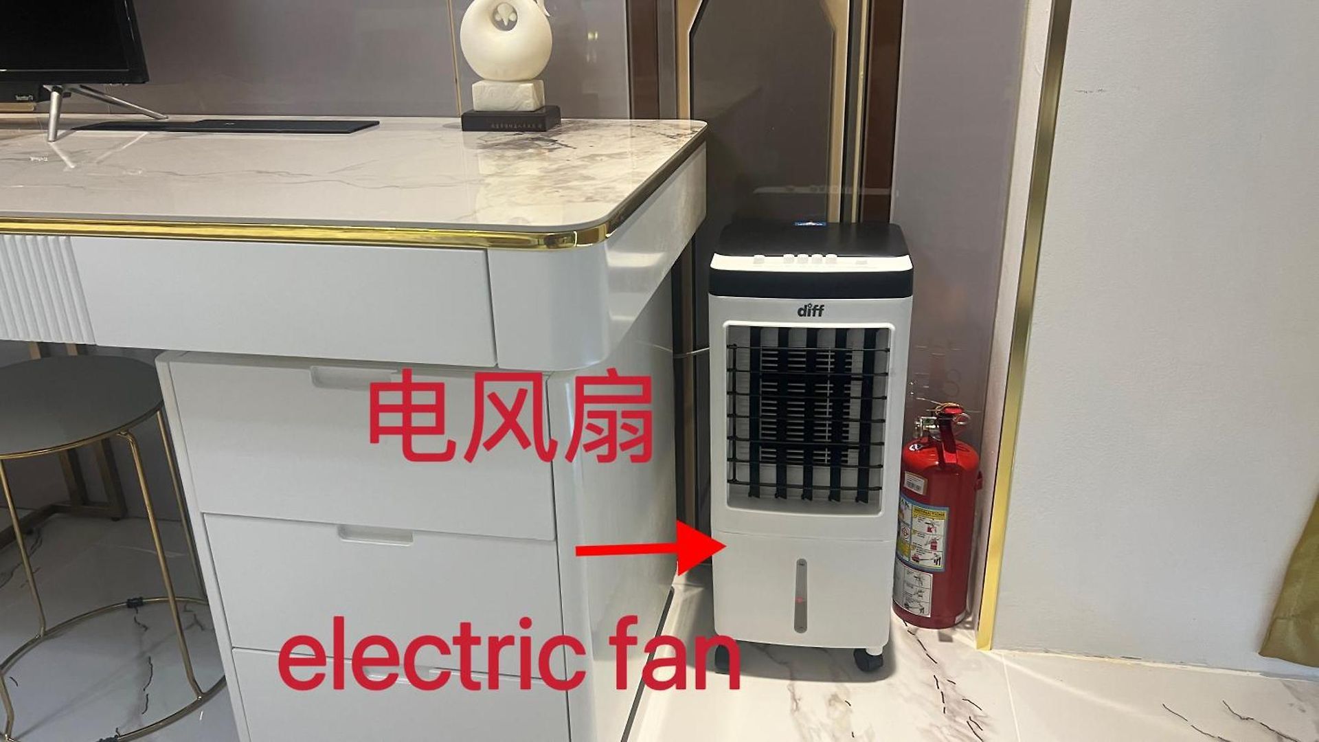 芭提雅中天维塔拉奢华黄金风格酒店公寓中天汽车站旁边 *