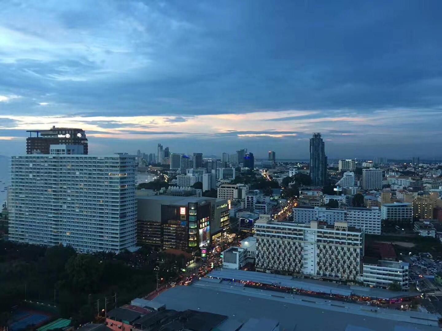 อพาร์ทเม้น The Base海景网红无边泳池高速网络 繁华位置 *