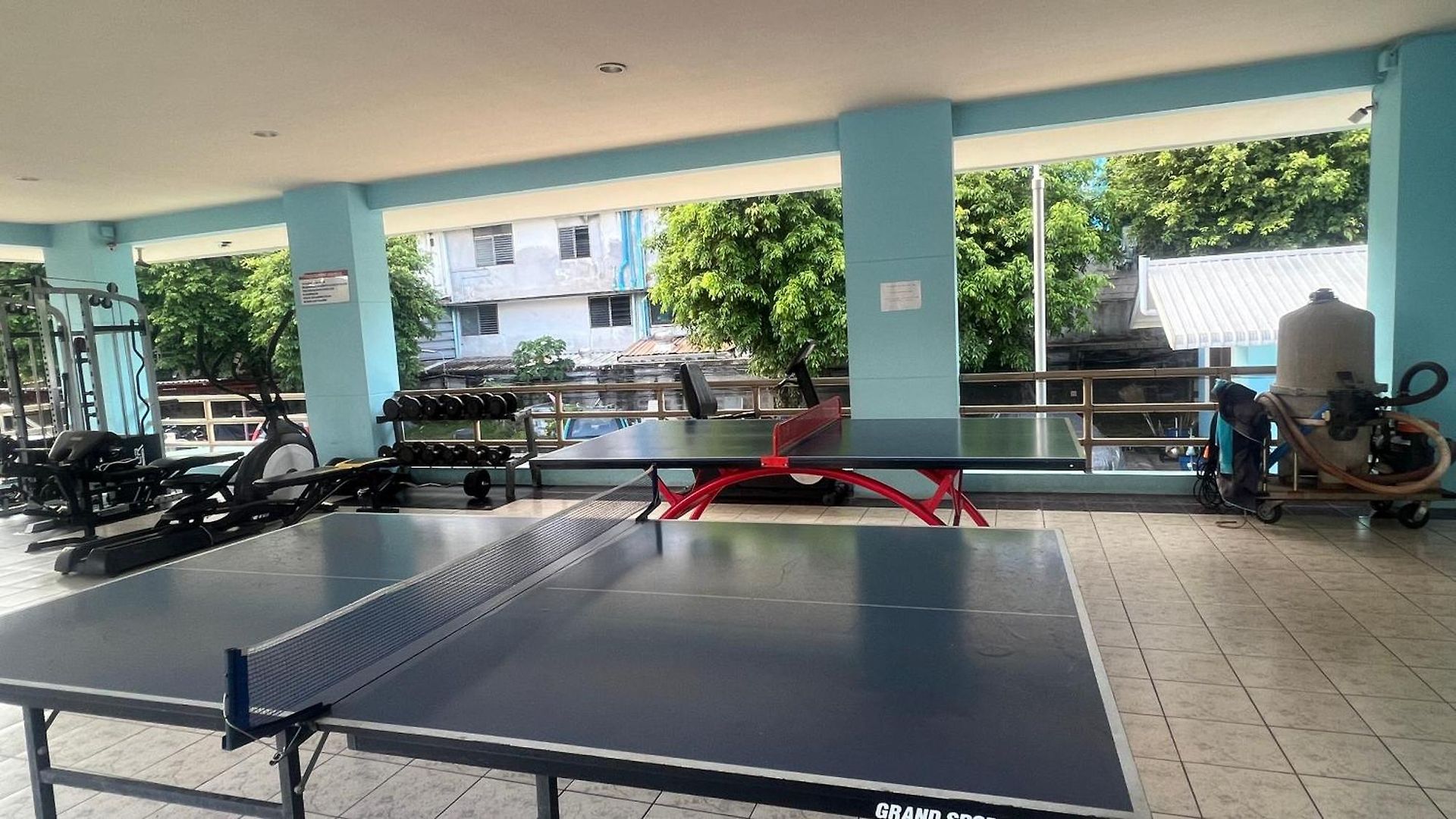芭提雅中天维塔拉奢华黄金风格酒店公寓中天汽车站旁边 * Pattaya