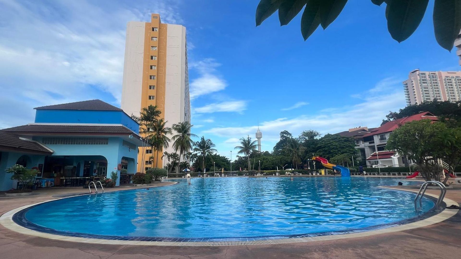 芭提雅中天维塔拉奢华黄金风格酒店公寓中天汽车站旁边 * Pattaya